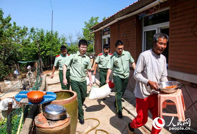 辽宁海警：悠悠海岛情 浓浓粽叶香