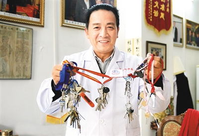 好人侯立新：七十二户家庭的&ldquo;钥匙医生&rdquo;（图）