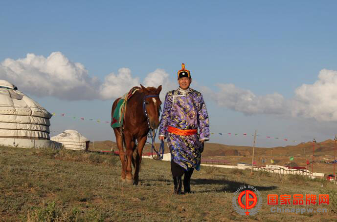 查干朝鲁，白云拂荡的牧歌