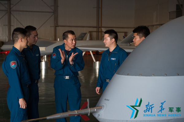 空军无人机飞行员李浩：豪气干云方为男儿本色