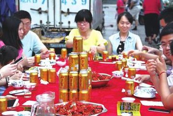 凉茶巨头入场分享小龙虾&ldquo;大餐&rdquo;