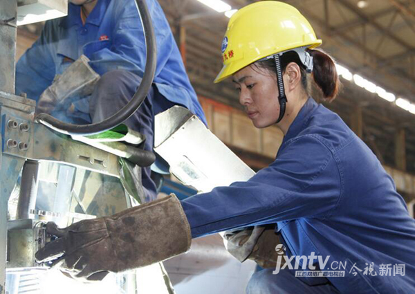 【中国梦·大国工匠篇】王中美:用“焊花”照亮美丽人生