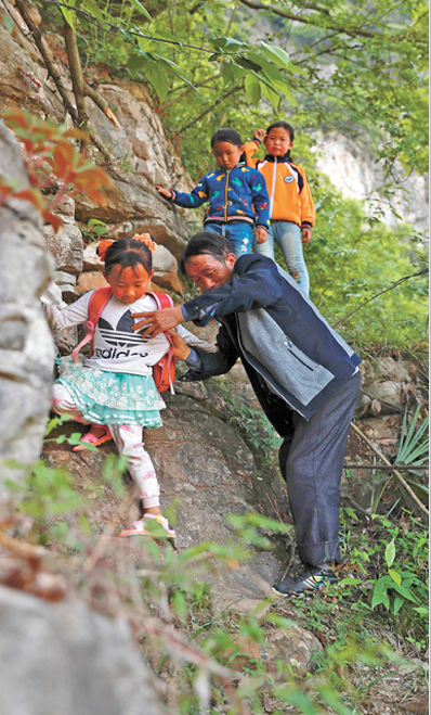 苗寨老师杨绍书：为了一个诺言 扎根深山四十年