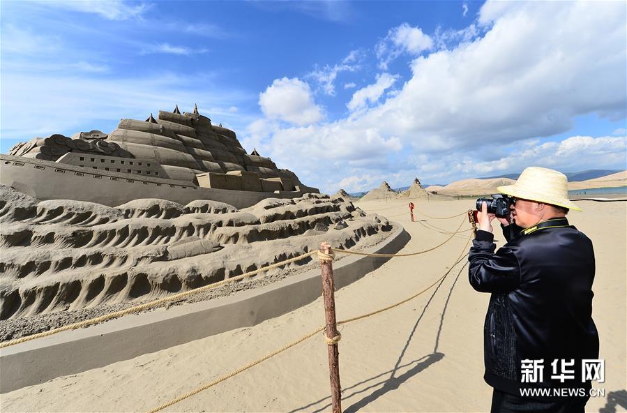 (社会)(2)青海湖畔:壮观沙雕 静待游人