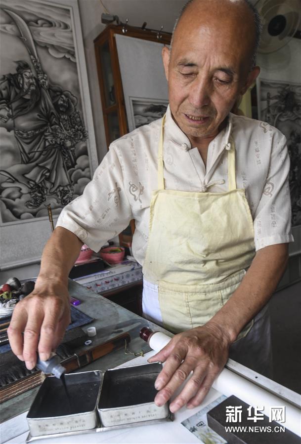 河北枣强：古法碳粉画“喜”传承