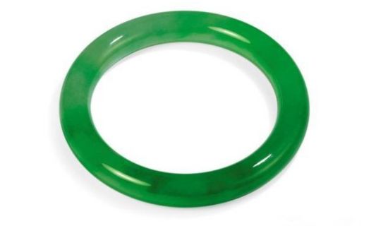 天然冰种翡翠手镯368万元成交 为保利厦门封面拍品