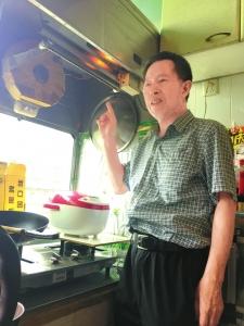 为照顾爱妻的成都退休&ldquo;暖男&rdquo;搞百余项家庭发明