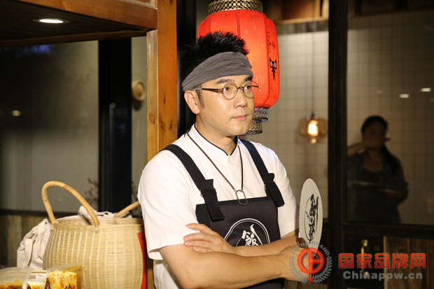 天猫三里屯夜食堂，林依轮做出最贵炒饭 