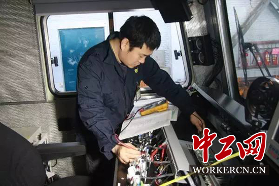 铁路&ldquo;神医&rdquo;刘伯松：电气绝活&ldquo;诊治&rdquo;上千辆火车头