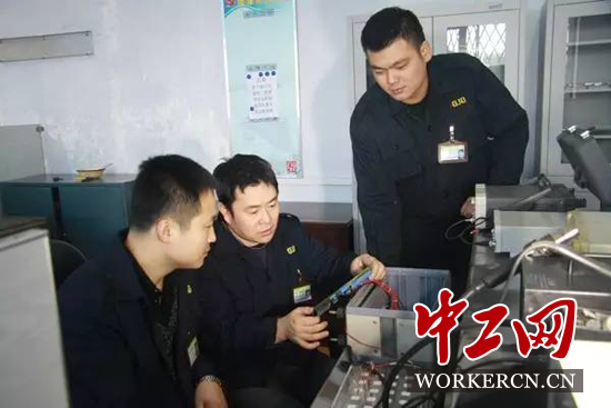 铁路“神医”刘伯松：电气绝活“诊治”上千辆火车头