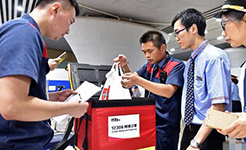 高铁网上订餐首日见闻：美食与旅途相伴