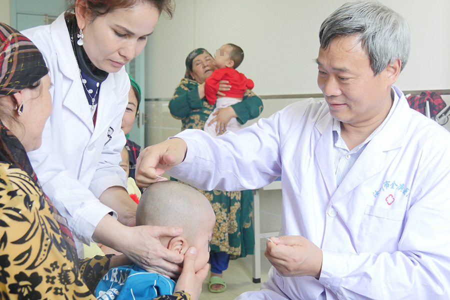 “脑瘫儿爸爸”宋兆普：给孩子七彩童年