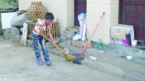 13岁少年罗光志：为治重病母 立志当医生