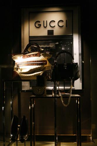 在线销售拉动中国奢侈品市场回暖 