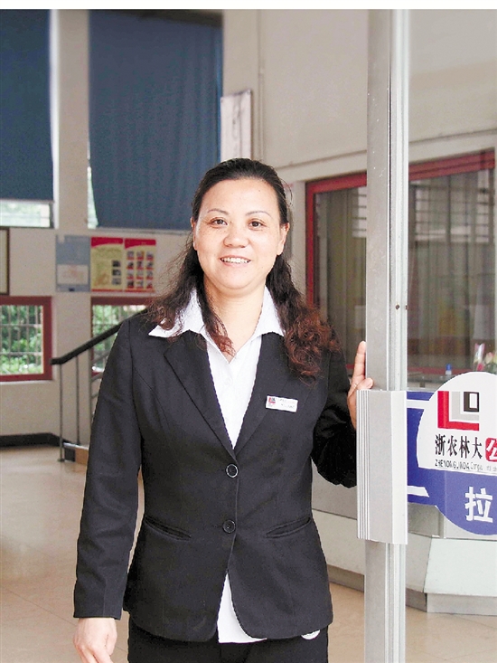 章学青：严格楼长，慈爱家长