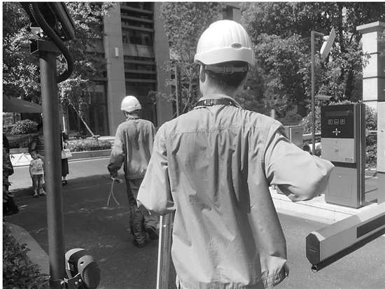 为了全城&ldquo;不断气&rdquo;，他们闷在小屋里&ldquo;蒸桑拿&rdquo;