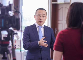 蒙牛集团CEO卢敏放：蒙牛的根在内蒙古大草原