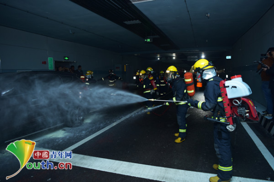 重庆市渝中区公安消防支队较场口中队:烈火中的逆行者 百姓的守护神