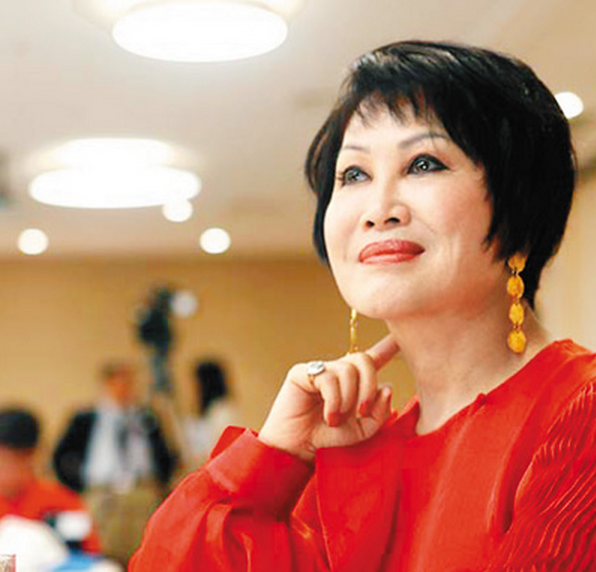 靳羽西：自己让生命意义非凡