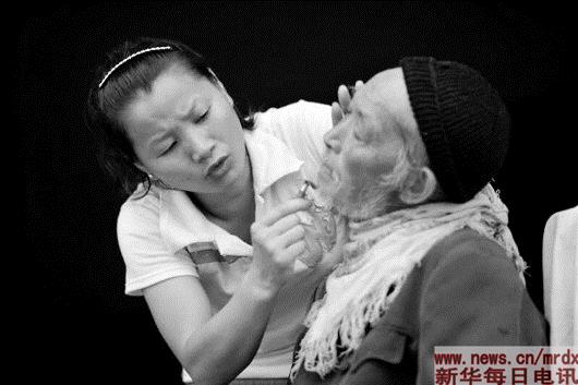 肖飞：28岁媳妇撑起7老2小的贫困家庭