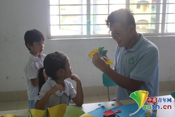 一载不长 一生难忘 青年使者用爱心铸就中国形象