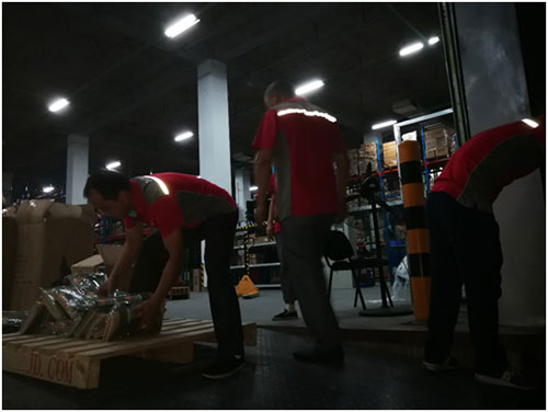 京东捐赠首批救援物资9日凌晨发往九寨沟县地震灾区