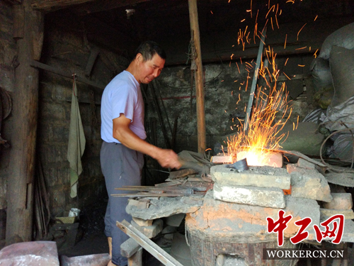 李文焰：锻铁匠心 比铁还铁的&ldquo;李铁汉&rdquo;