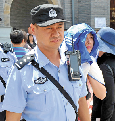 西安市公安局灞桥分局民警王排：从警15年 受伤12处