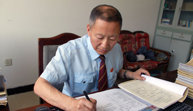 大草原上，有一位法官叫“青春”