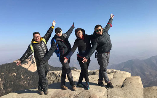 4个爸爸受不了班级微信群创办家校平台