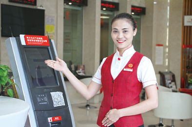 为上万贫困女孩点燃亮光的“造梦工厂”