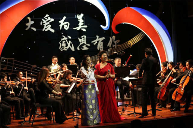 藏族盲女草原放歌：“我们的妈妈叫中国”