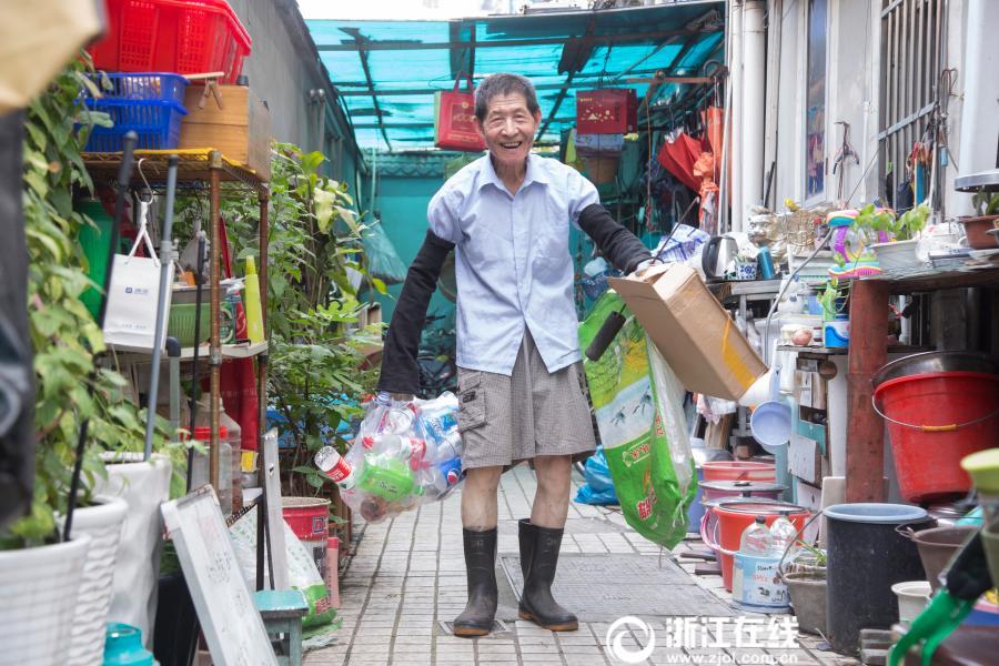 杭州老人拾荒助学写大爱 凡人善举感动万千网友