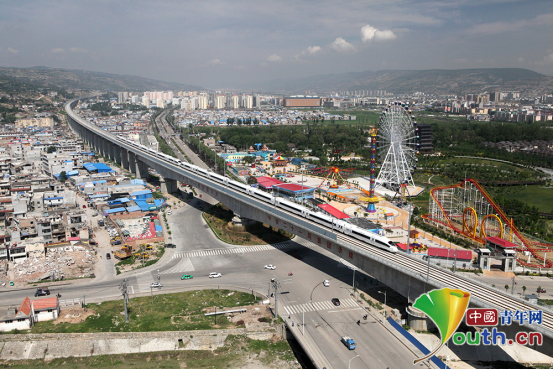 十年圆梦钢铁丝路　宝兰高铁建设者：