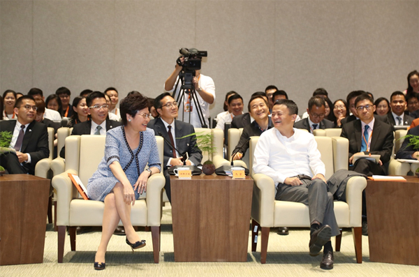 香港特首林郑月娥到访阿里巴巴 移动互联网点亮“东方之珠”