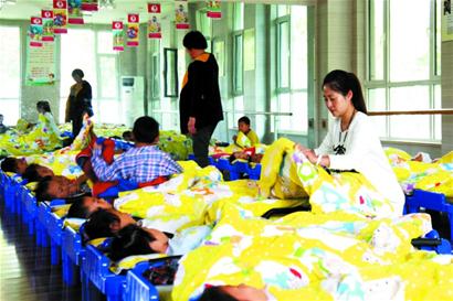 汗与泪换来如花笑靥