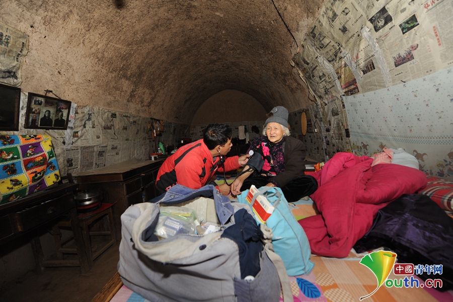 最美乡村医生贺星龙：守护村民健康　我一辈子都不会走