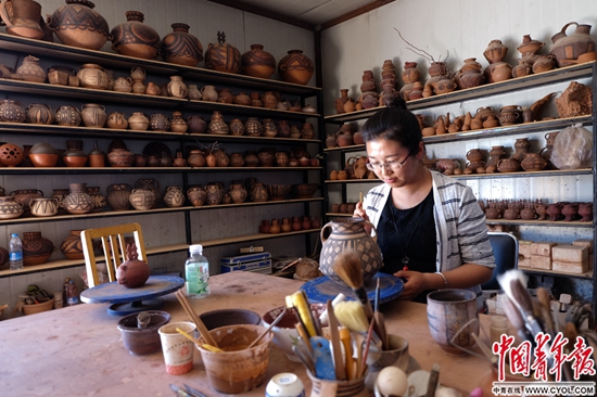 90后女孩与3800年前的火烧沟彩陶:就像与先人对话