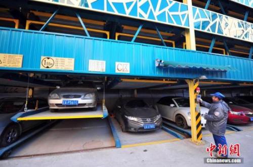 机器人停车服务来啦!动动手指就搞定你需要吗?