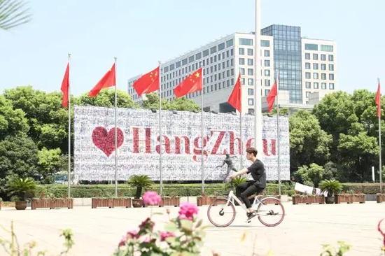 别人家年会：21国4万人参加，包7专列开7千间房