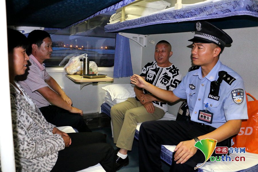 乘警郑然：跨越三千公里 守护平凡之路