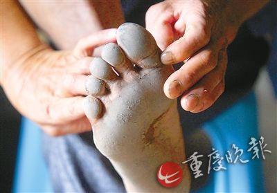 “背媳妇29年从没说过一个爱字” 这才是爱情的模样