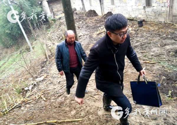 24岁"娃娃支书"：带领村民脱贫致富是我干过最酷的事