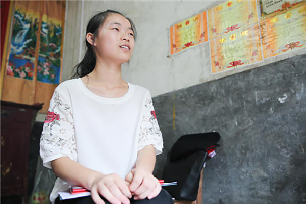 心疼爸爸被汽车远光灯照眼睛，18岁山村女生发明车灯获专利