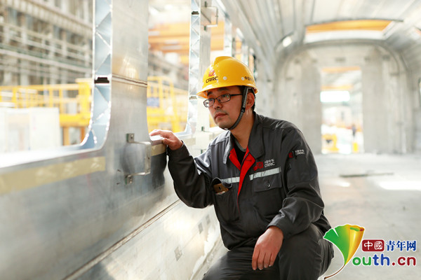 高铁标杆工人张雪松：数十年倾心助力提升&ldquo;中国速度&rdquo;