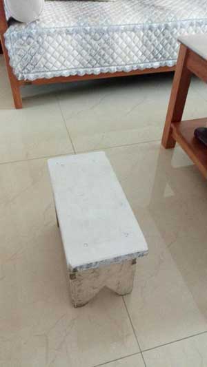 一名洗煤女工家中的小板凳