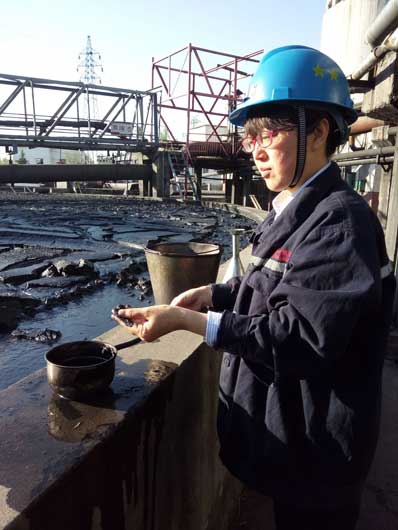 一名洗煤女工家中的小板凳