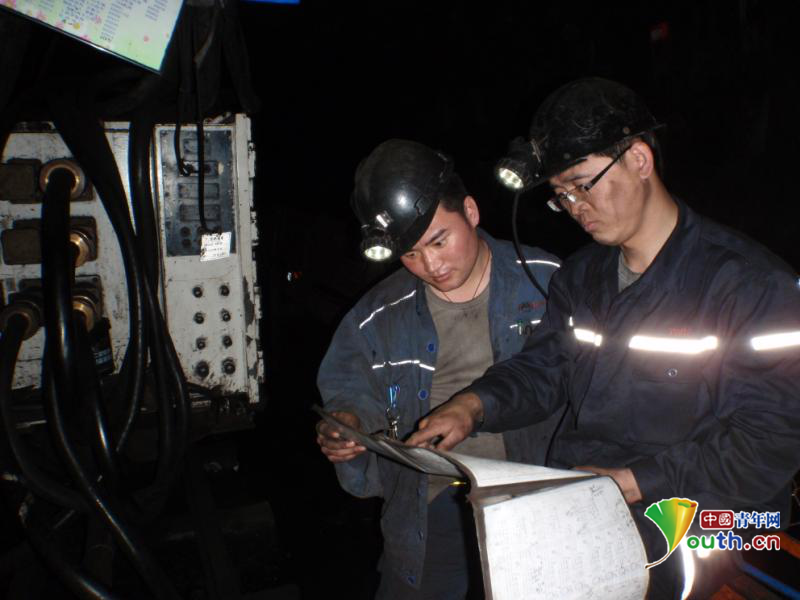 胡文博：技术转型的排头兵，全能型的“乌金”工匠