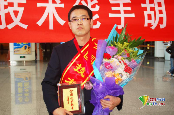 胡文博：技术转型的排头兵，全能型的“乌金”工匠