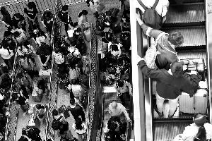 黄金周到来北京南站安检员异常忙碌 20秒弯一次腰